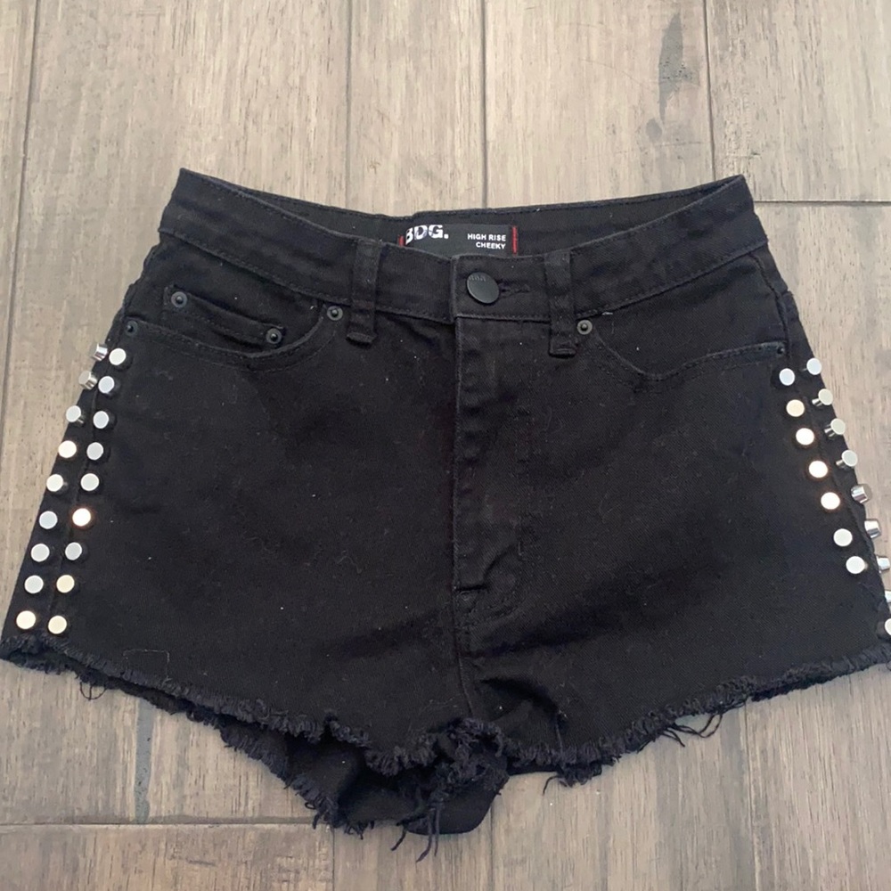 🚨4/$20‎ BDG Black High Rise Cheeky Stud Shorts